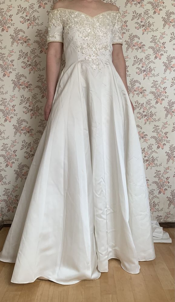 Весільна сукня з шлейфом подовжена свадебное платье