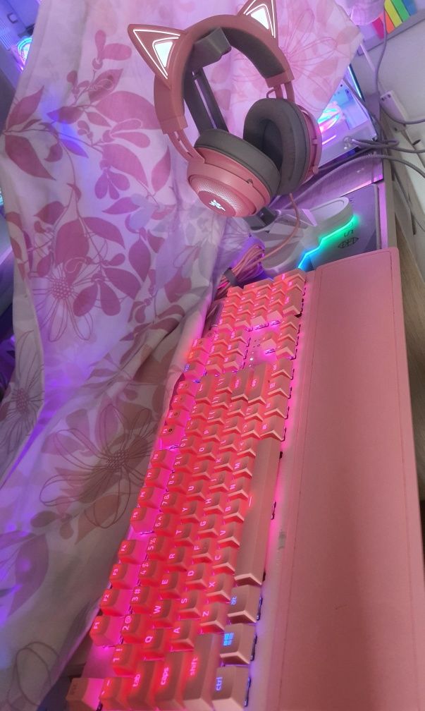 razer teclado + suporte fones.