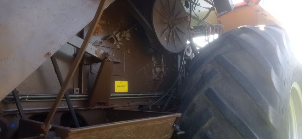 Комбайн зернозбиральний Dronningborg 7500