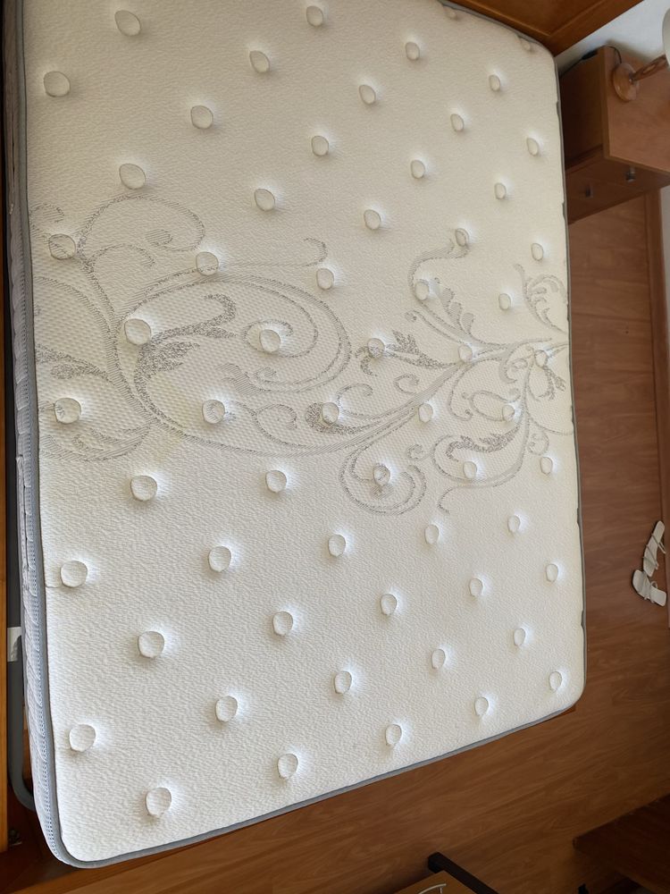 Cama com colchão