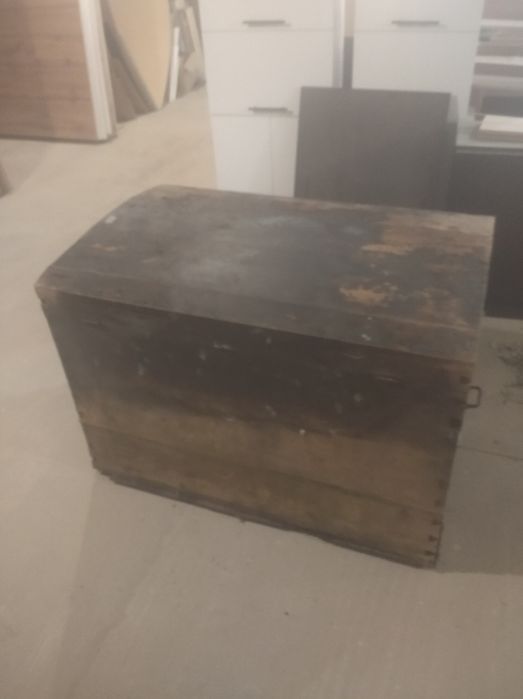 Продам старовинний сундук