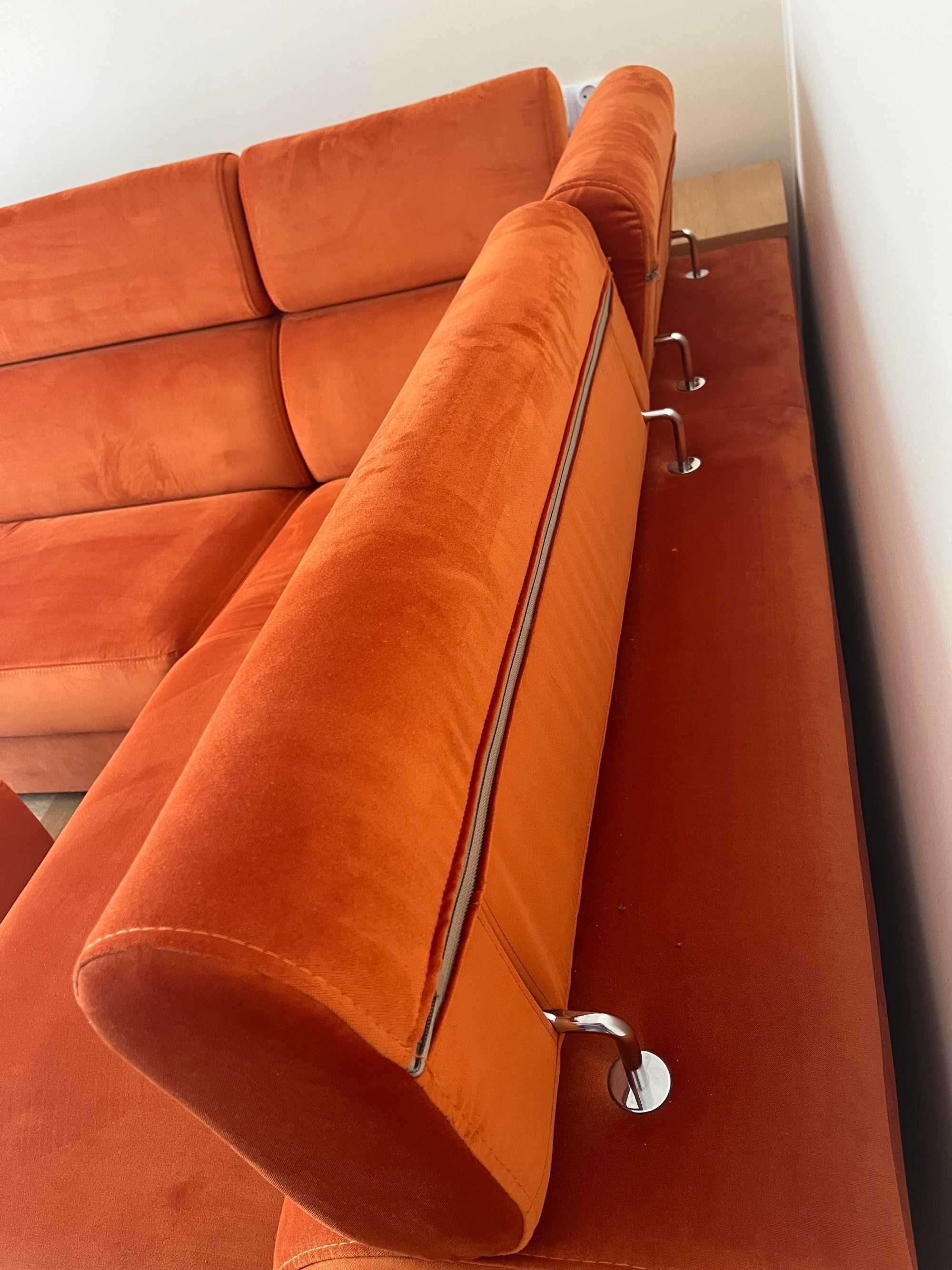 Narożnik Corneros MATADOR - 3,6m x 1,9m + półka na laptopa + dwie pufy