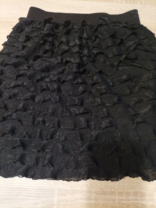 Spódniczka czarna w małe falbanki ok 134