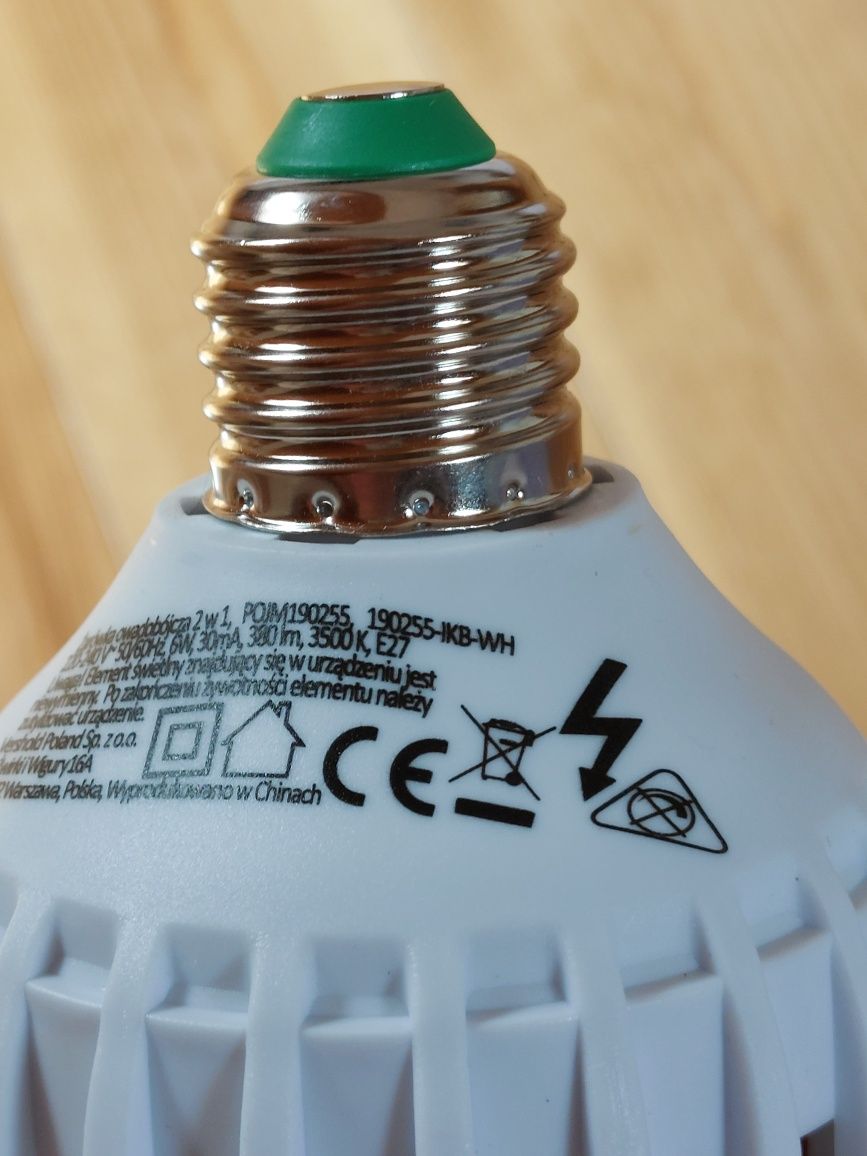 Żarówka lampa owadobójcza na komary 2w1  6W E27