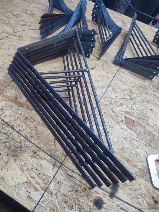 Тримач для полиць, металеві кронштейни