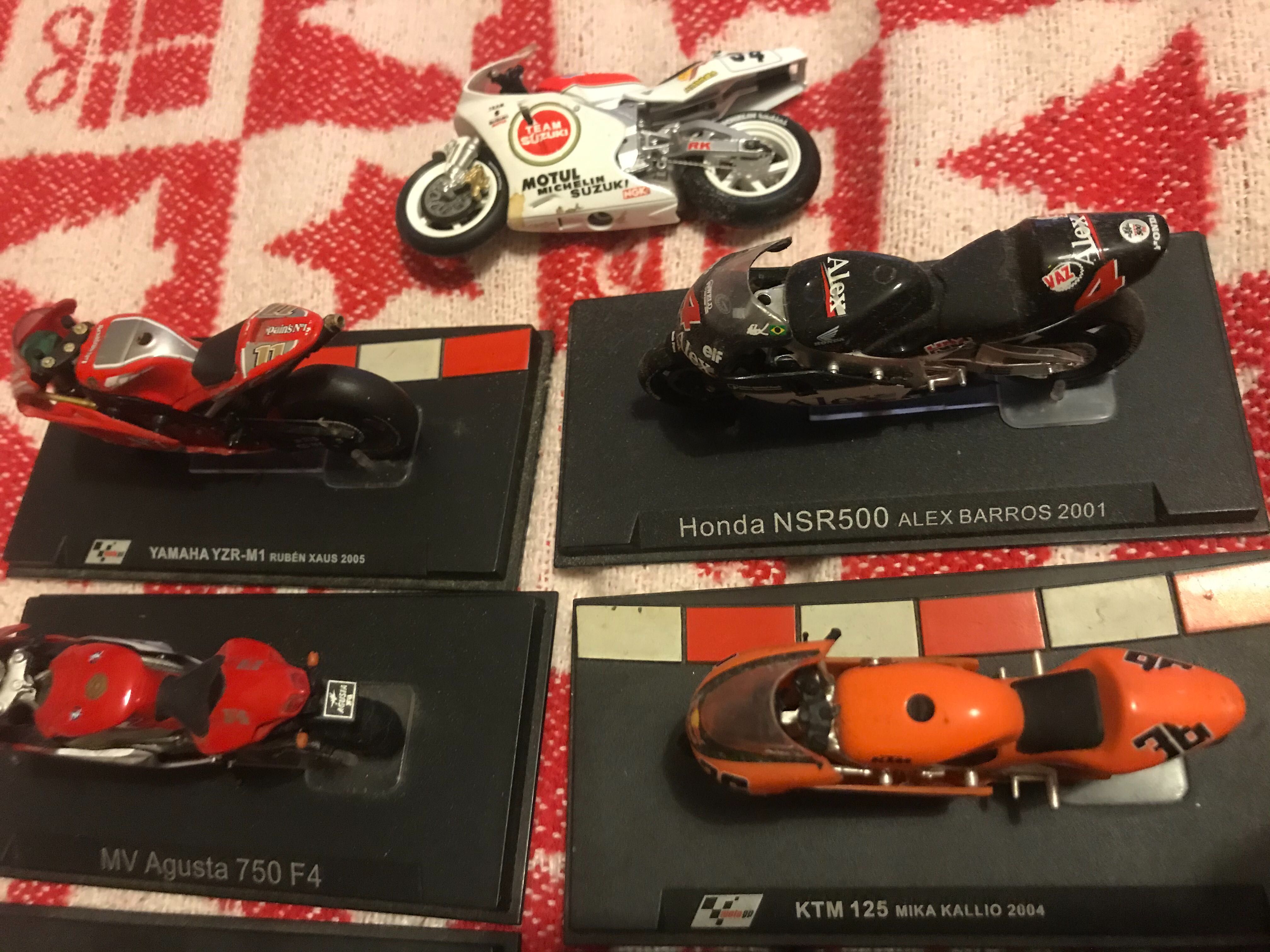 7 Miniaturas motas com defeito
