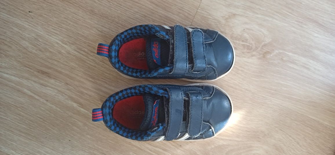 Ténis usados Adidas tamanho 21 menino