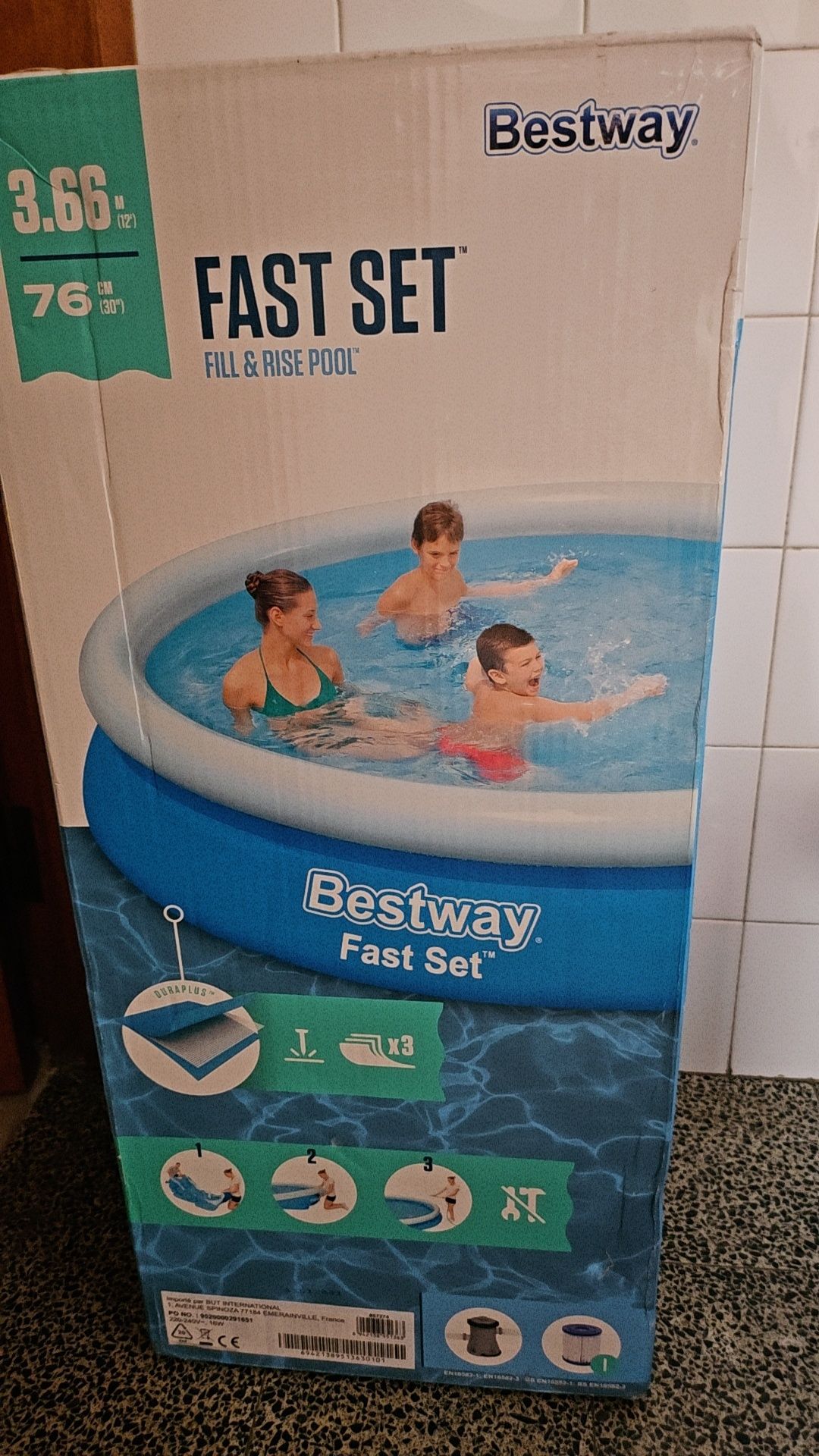 Piscina nova. /  Nunca usada