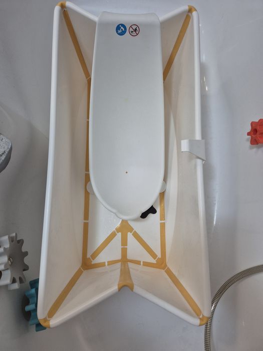 Wanienka Stokke z wkładką niemowlęcą
