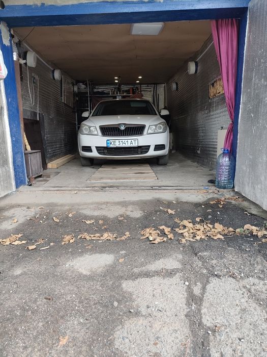 Гараж за швейной фабрикой Шахтерский