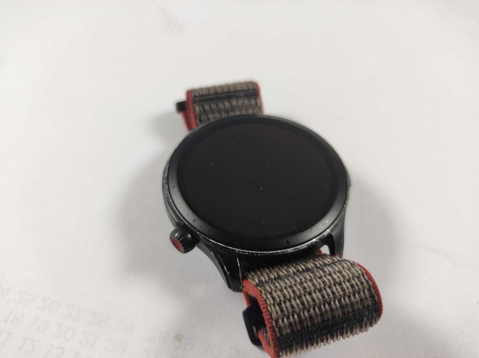 Smartwatch  AMAZFIT GTR4 rysy