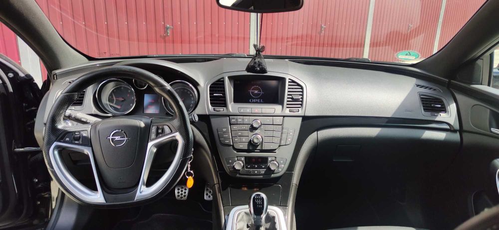 Opel Insignia - wersja Sports Tourer. Bogate wnętrze! Fotele Recaro