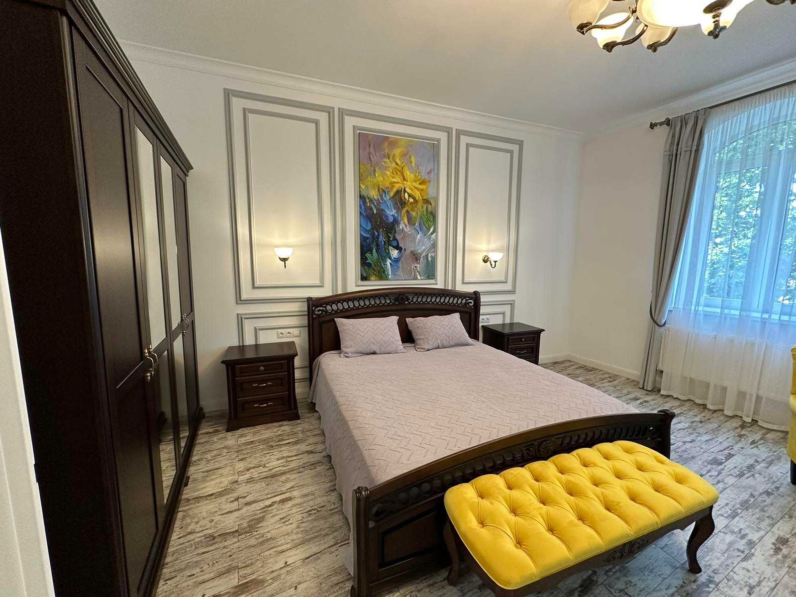 Продаж квартири ВІП класу в центрі на вул. Мосяжна. 182кв. Без комісії