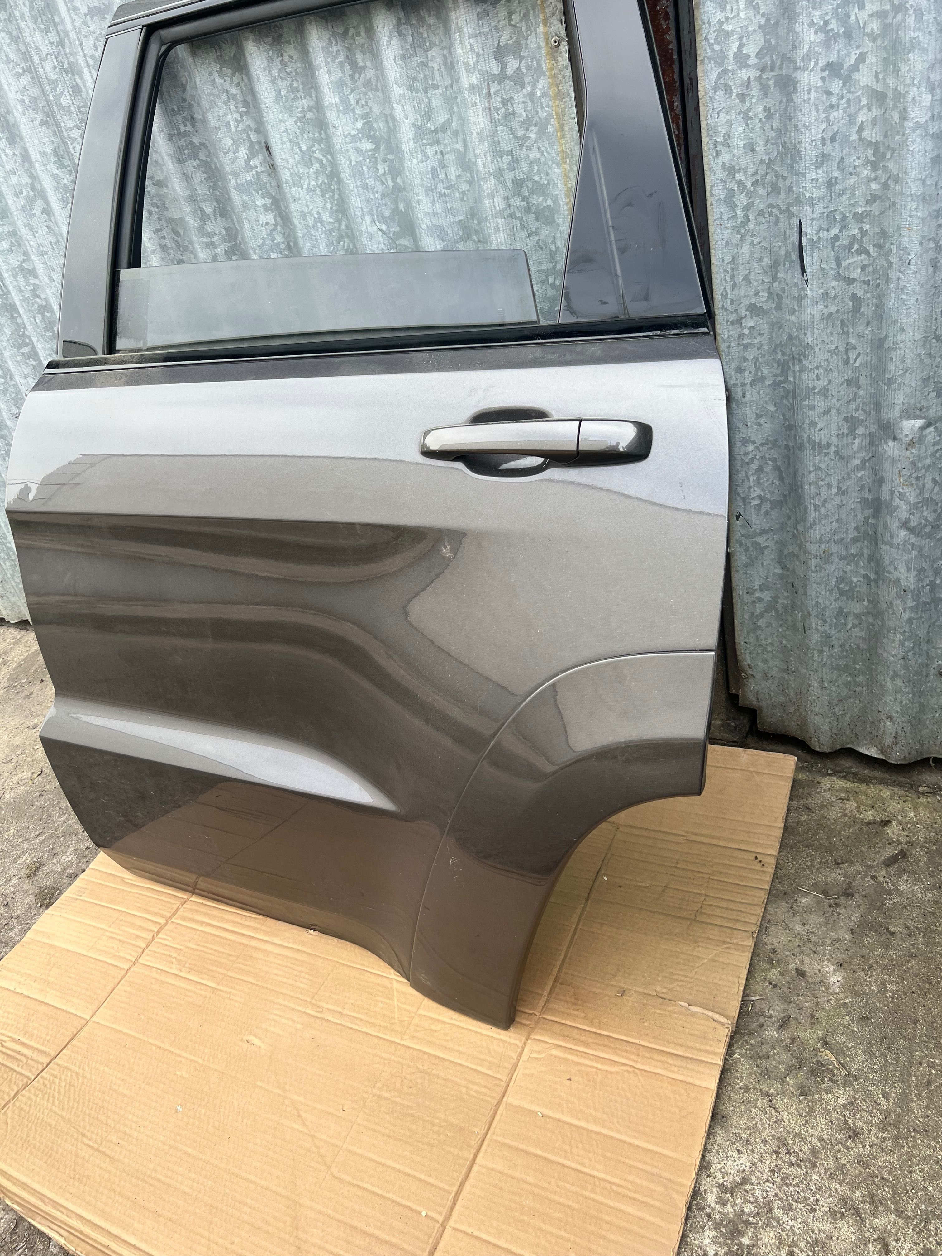 Jeep Grand Cherokee Wk2 SRT drzwi lewe tylne lewy tył kompletne