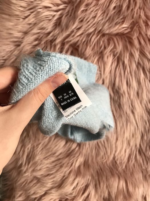 Krótki sweterek bezrękawnik crop top z wisienkami