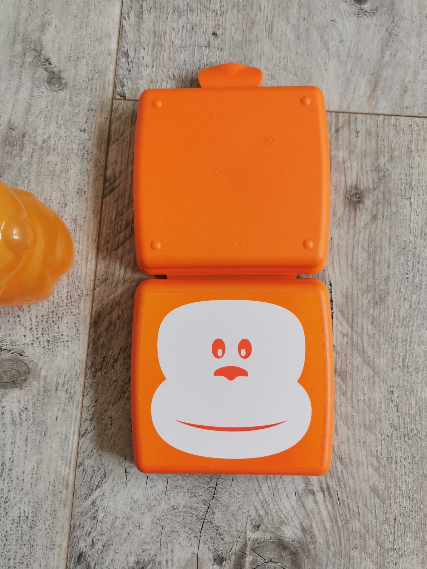 Zestaw Tupperware bidon i kanapnik z małpką stan bdb