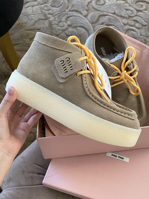 Черевики ботинки бежеві замшеві Miu Miu