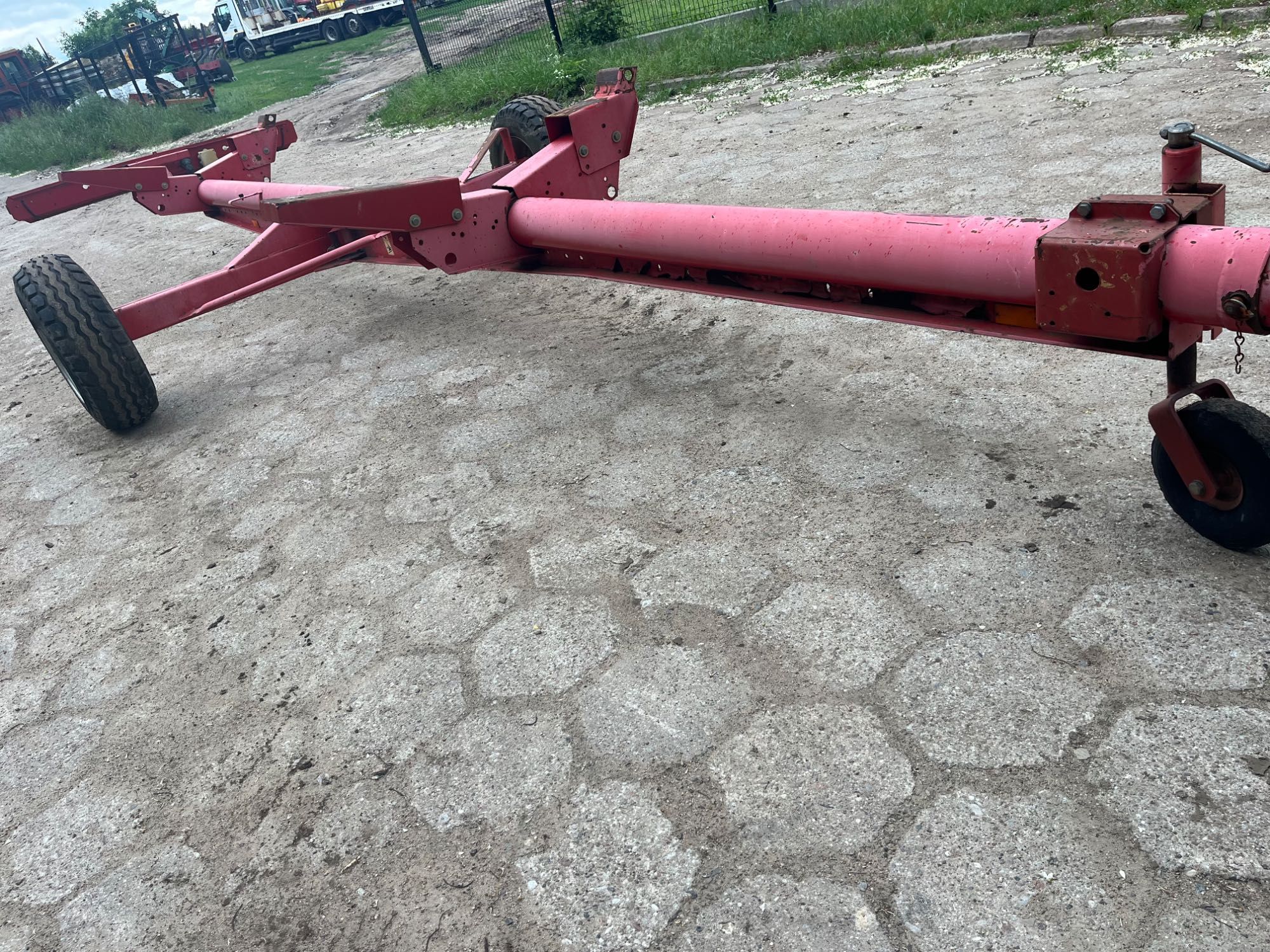 Wózek do hederu Massey Ferguson regulowany