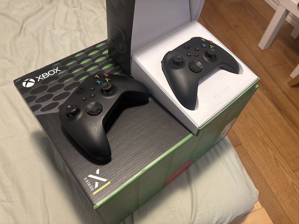 Xbox series X 1TB 2 Pady + flitry stan jak nowe