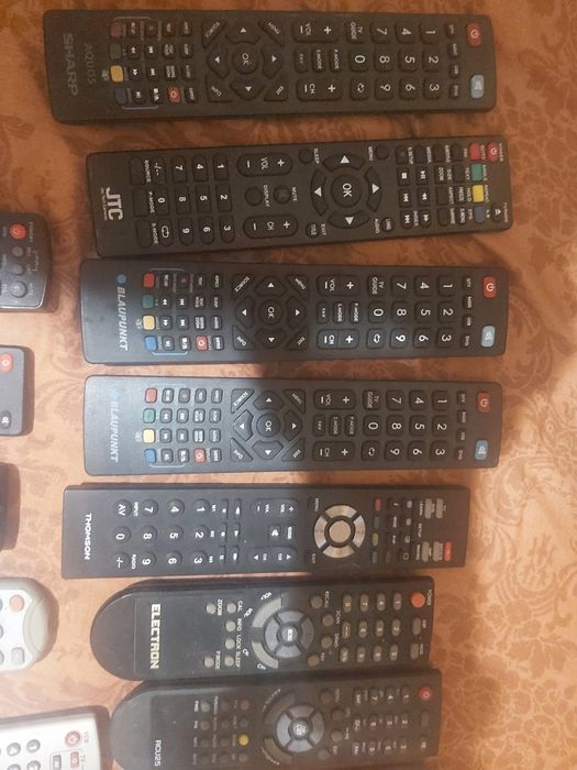 Продам  пульты к телевизору.