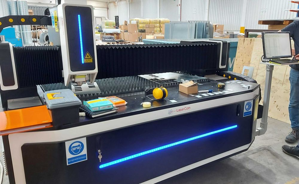 Laser Fibra a partir de 1.5kW para Corte Metais com ou sem cabine