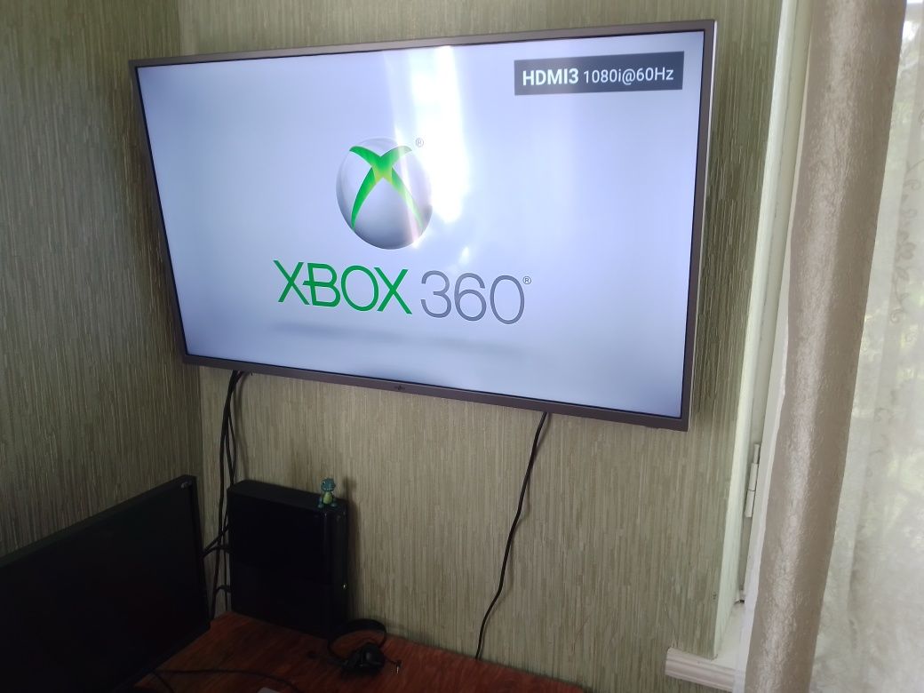 Ігрова приставка Xbox 360 E 250 Gb
