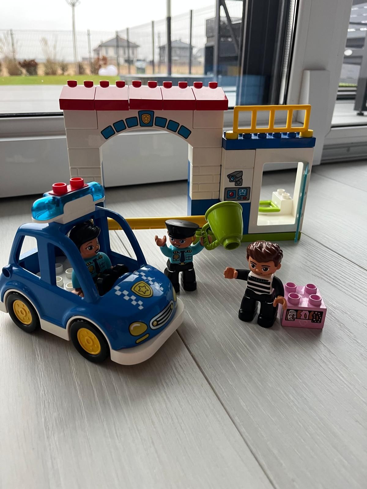 Zestaw LEGO Duplo posterunek policji