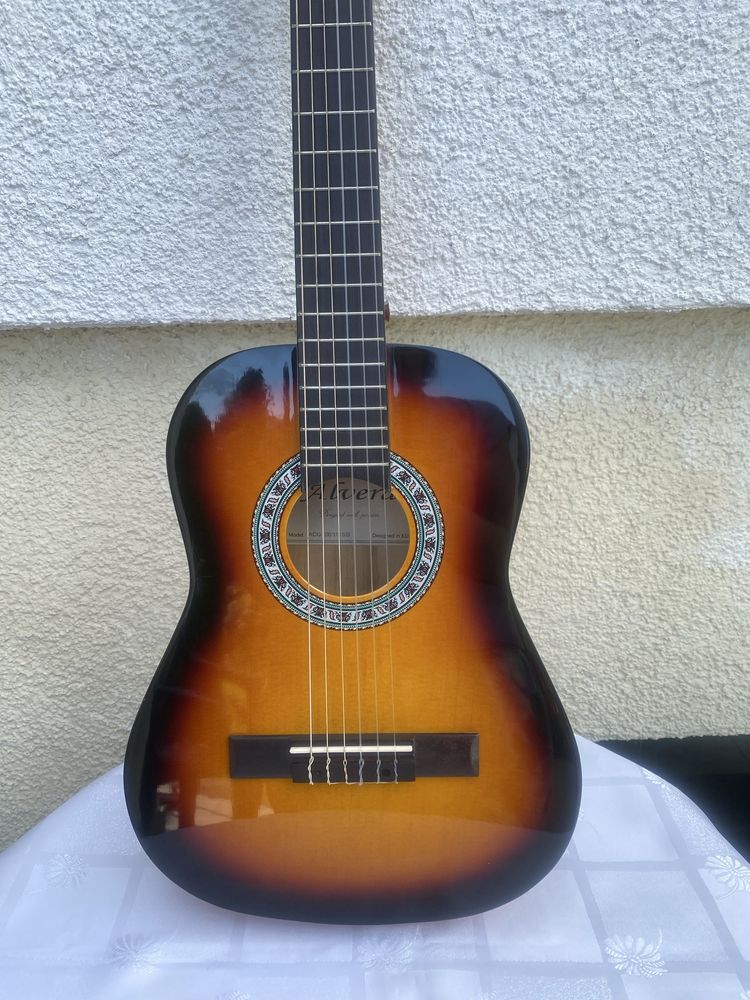 Nowa gitara klasyczna Alvera ACG100 1/2 SB-futerał.