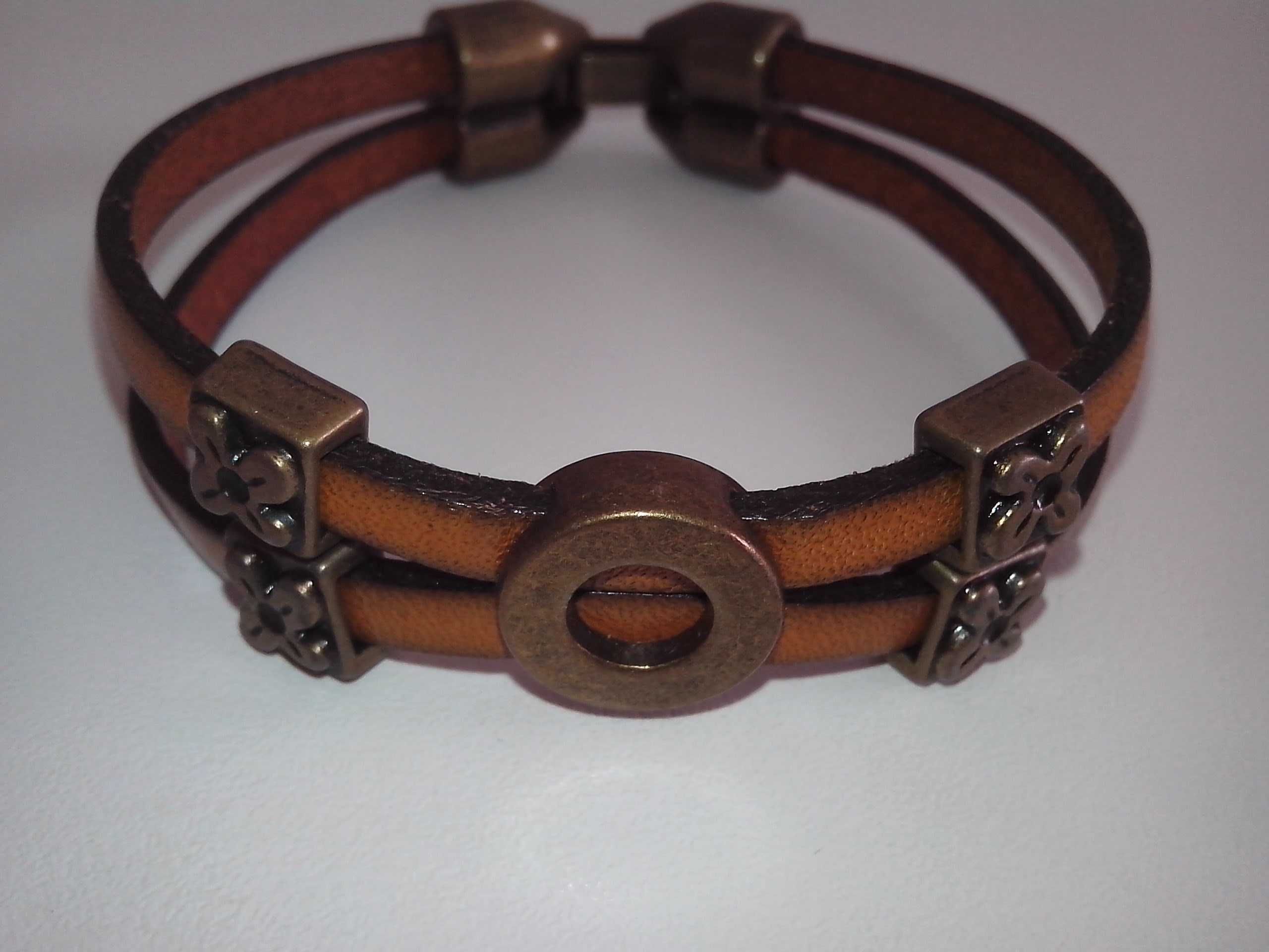 Pulseira de cabedal amarela. Nova.