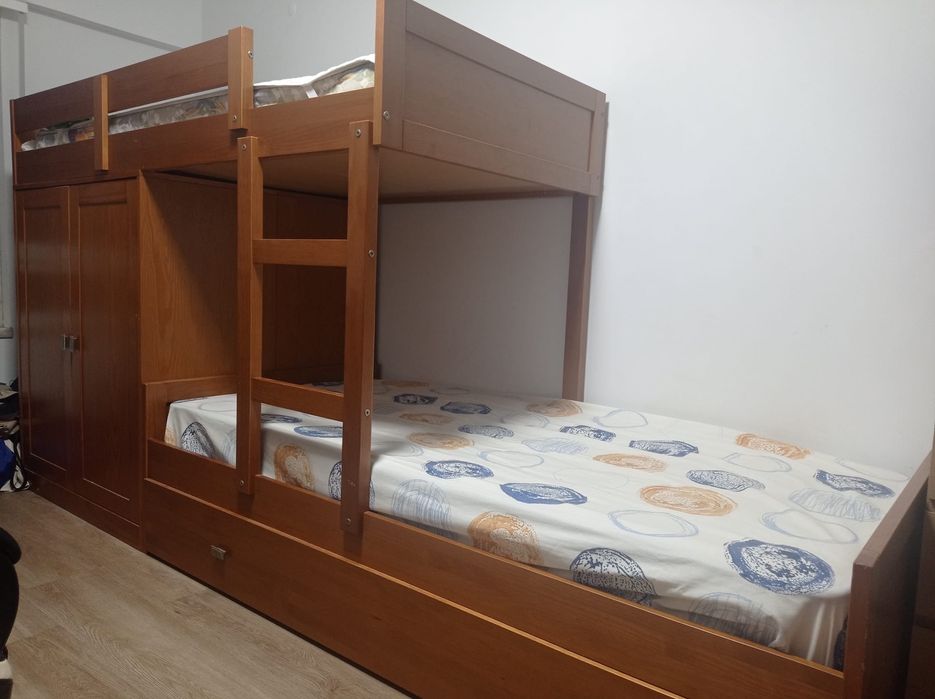 OPORTUNIDADE ! Beliche com 3 camas , colchoes e roupeiro  incluido