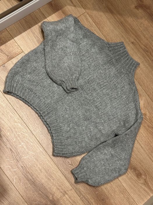 Светр сірий жіночий