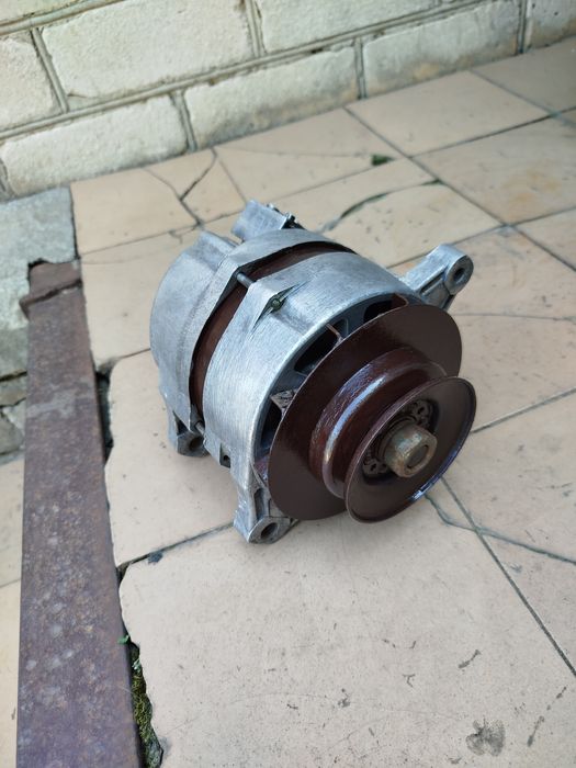 Генератор Москвич 50 А.