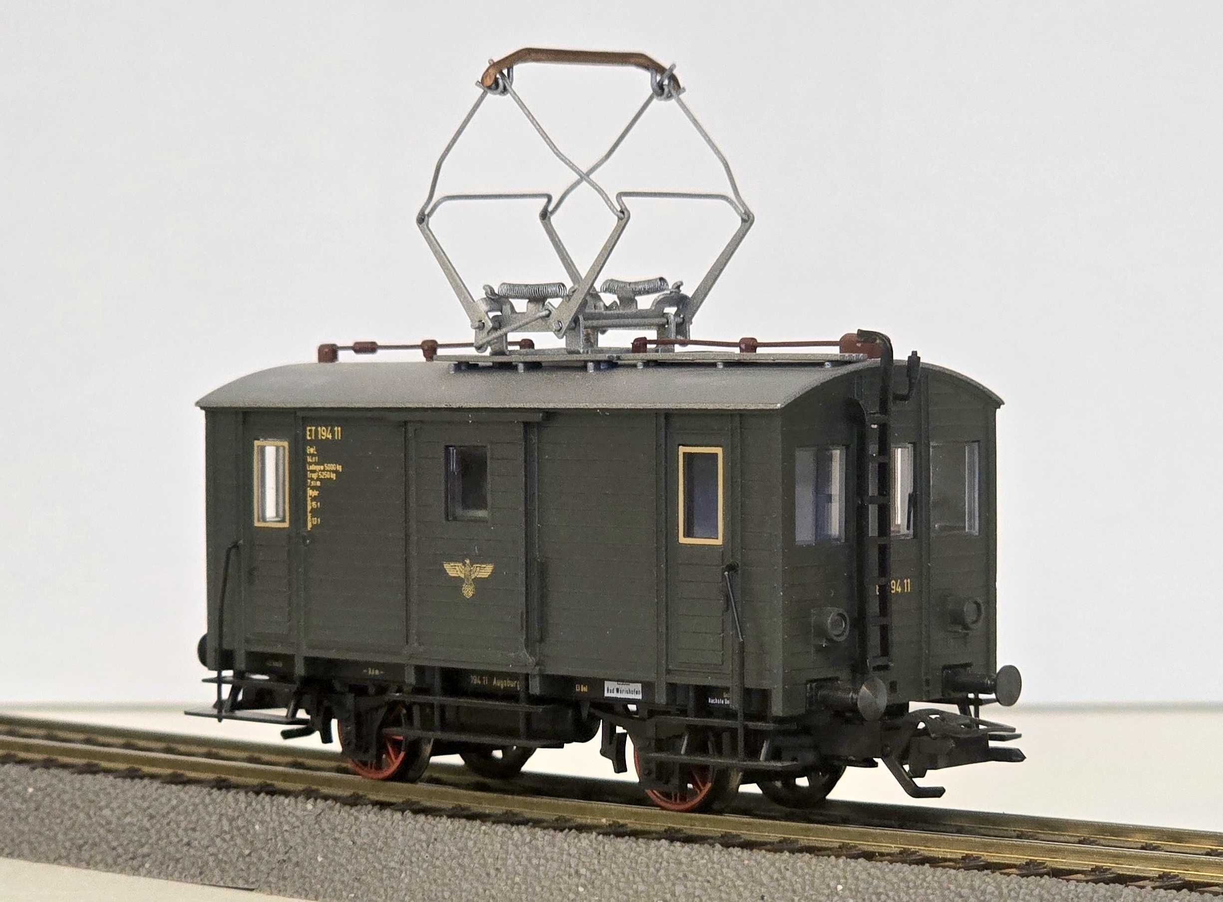 Trix 21194 - zestaw elektryczny wagon silnikowy + 2 wagony DCC+dźwięk