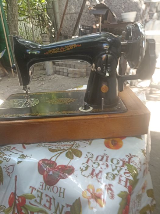 Ручная швейная машинка