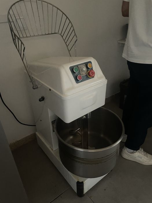 Massadeira – Spiral Mixer 30L – 750x435x900
 ( como nova)