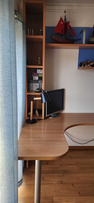 Secretária em L, com Estante