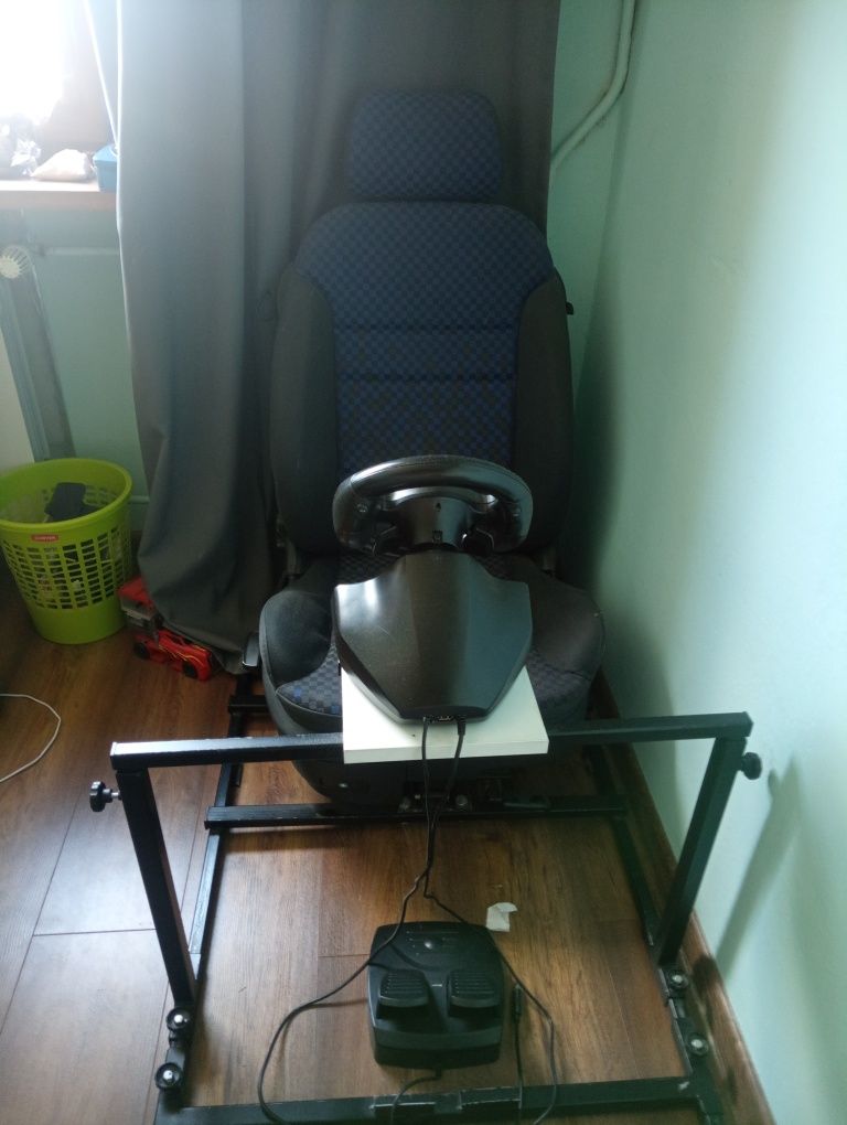 Fotel gamingowy z kierownicą / regulacja/