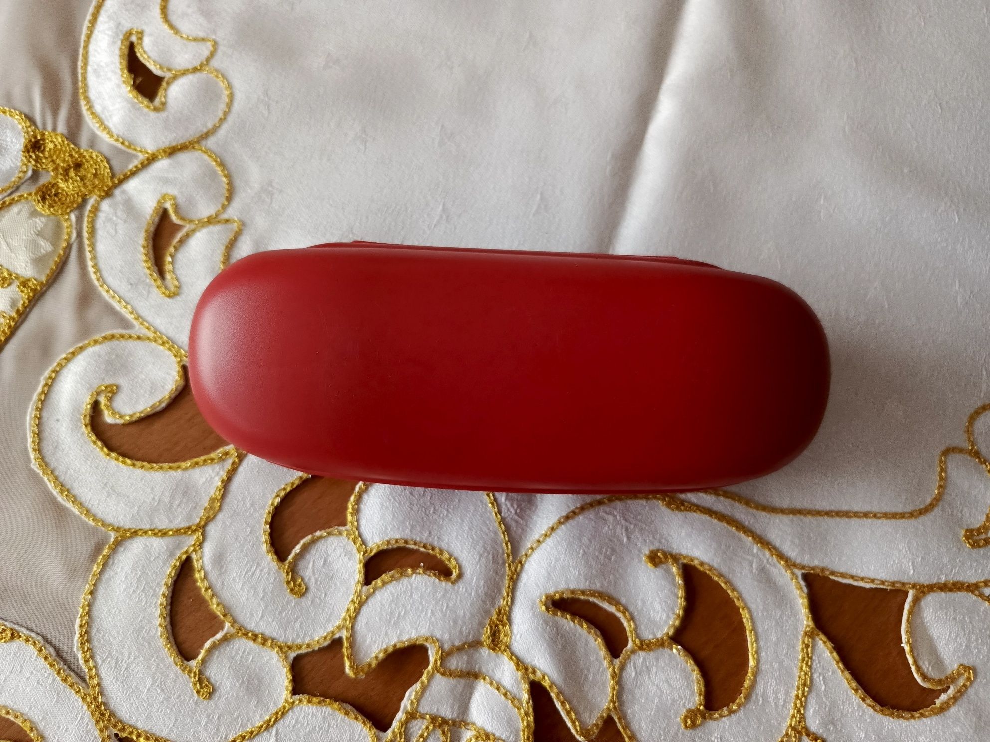 X10- nowe czerwone etui na okulary/tworzywo.