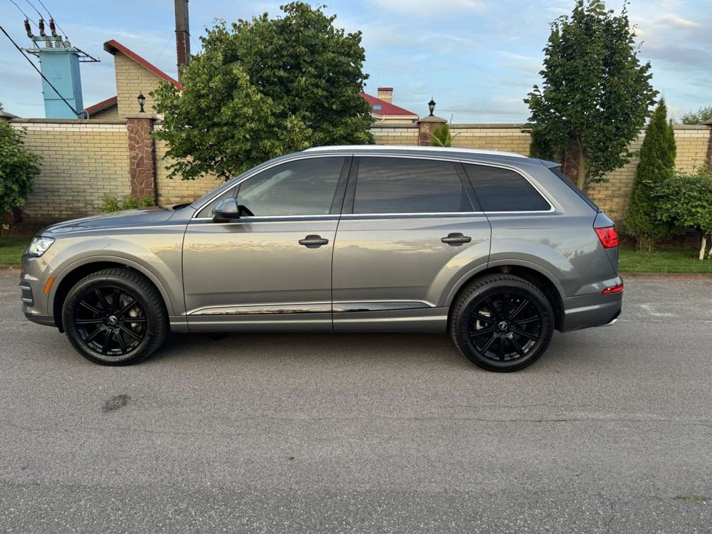 Автомобіль AUDI Q7 2.0 2017