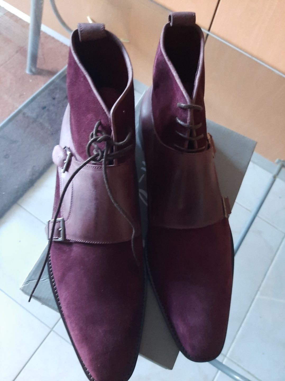 Botas / sapatos em pele homem tamanho 41/42 novos