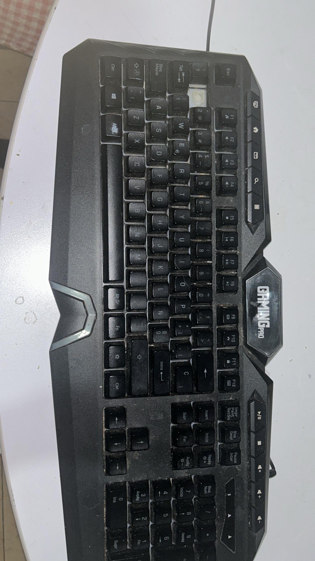 Teclado gaming tamanho 100%