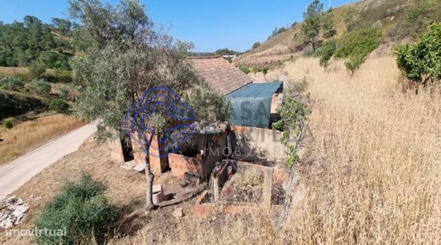 Casa para recuperar com terreno Portimão