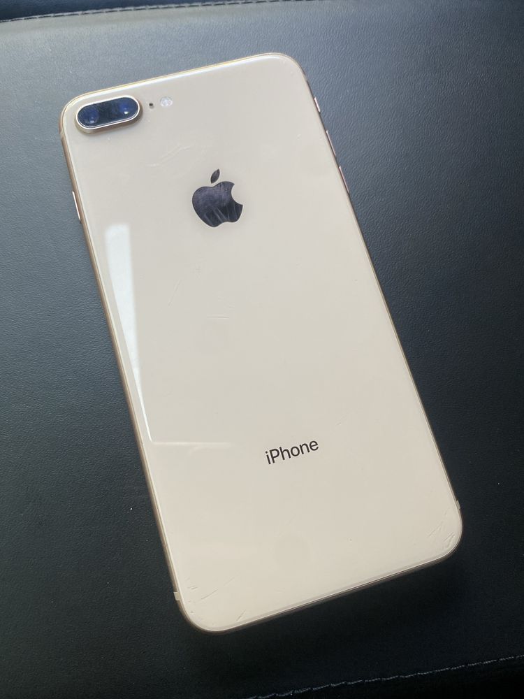 Айфон 8+ хорошее состояние 64gb