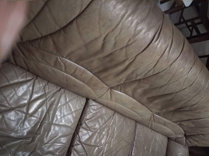 Sofá de pele ( conjunto de sofa cama grande + 3 pequenos )