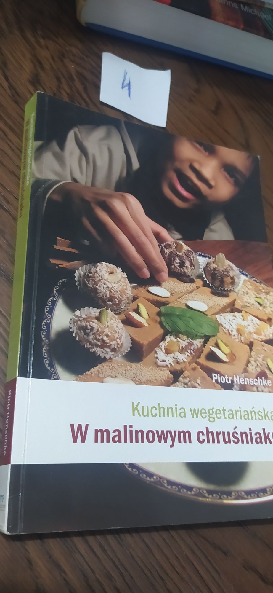 W malinowym chruśniaku Piotr Henschke