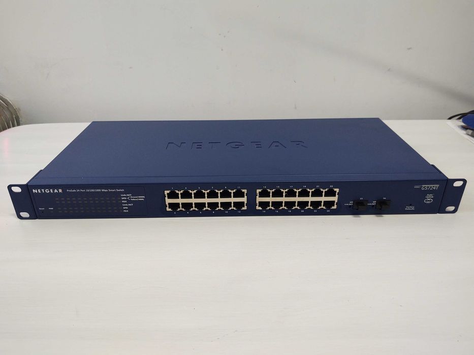 Switch NETGEAR GS724T 24 port