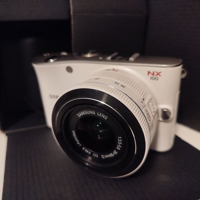 Samsung NX 100 mirrorless
