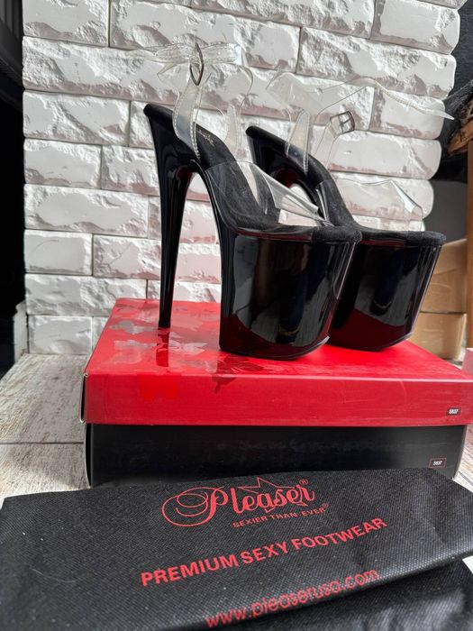 Стрипи Pleaser тройки 
Обувались раз
Без потертостей
Чехол для