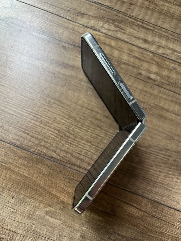 Samsung Z flip5 8/256GB