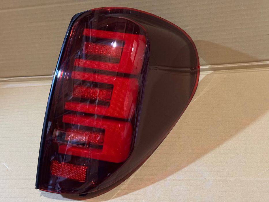 Задние фонари Mitsubishi L200 (06-15)